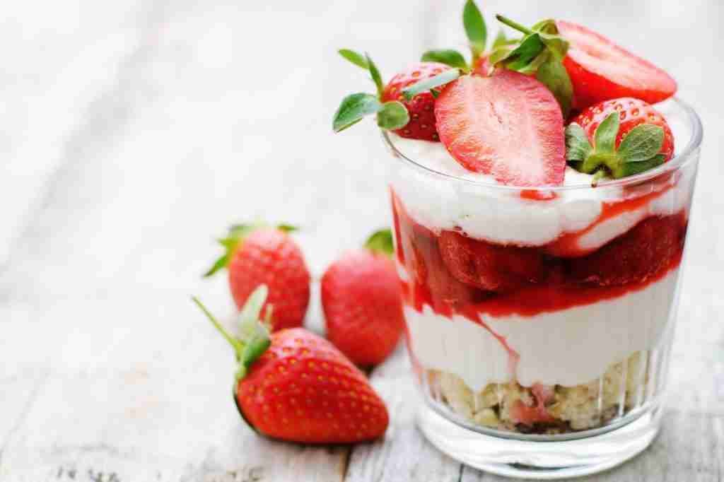 thumbnail trifle de chocolate blanco y fresas 2